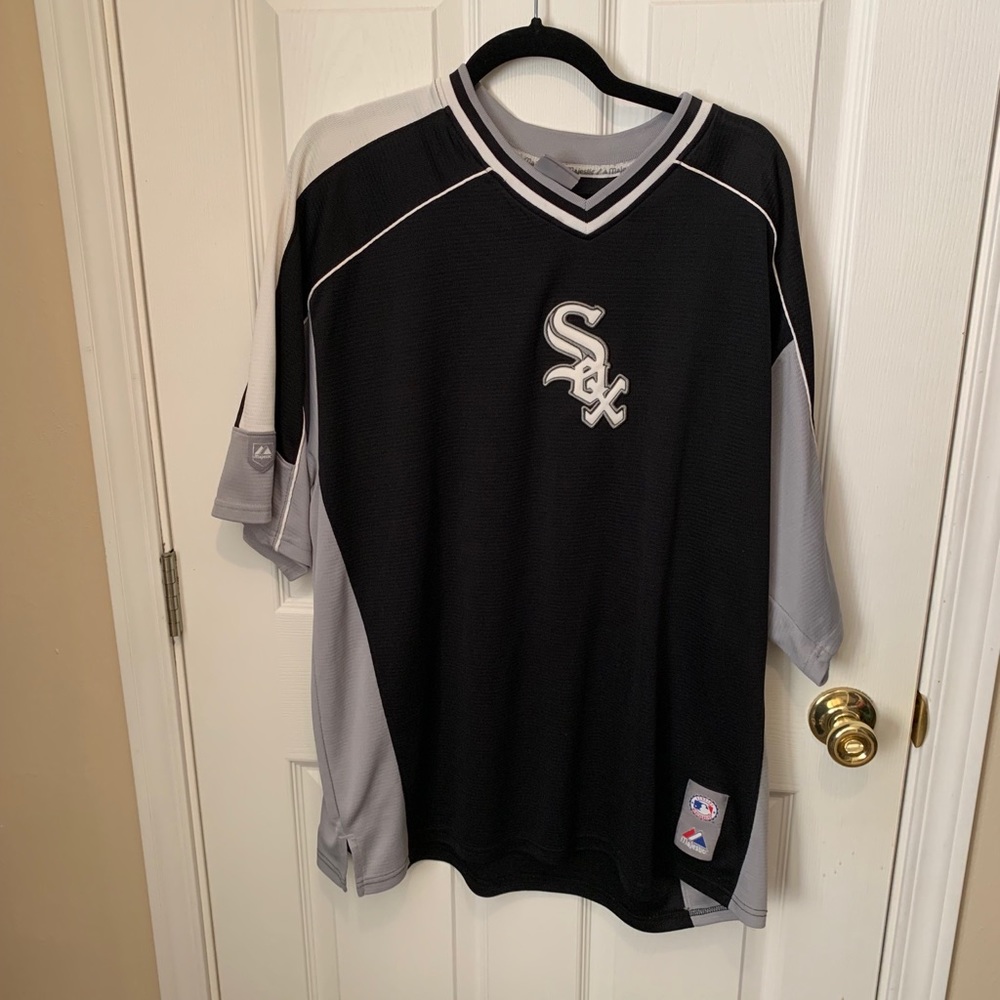 Men’s white Sox jersey
